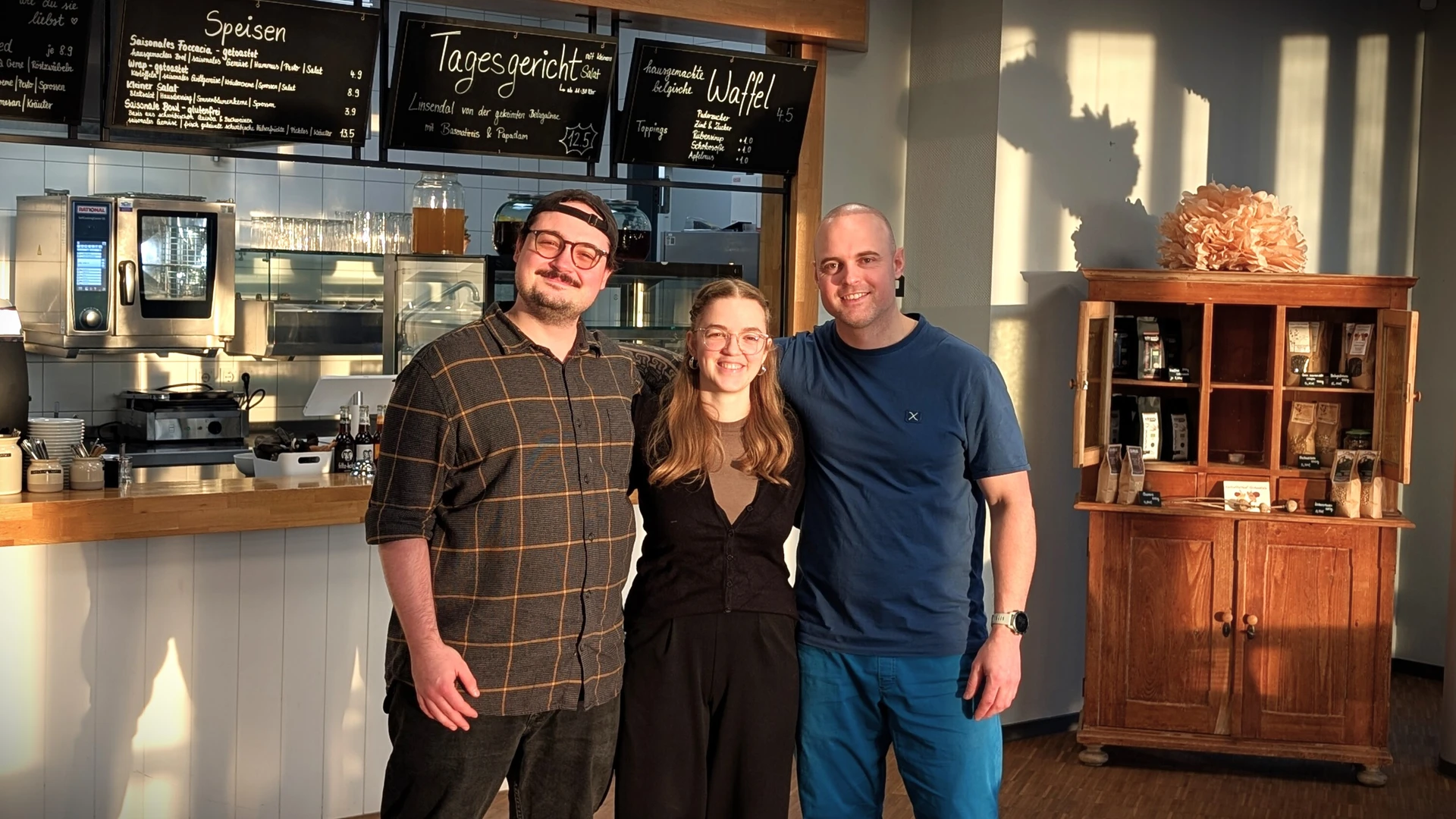 Anton, Tjorven und Roman - die neuen Bistro-P&auml;chter in der KLIMA ARENA